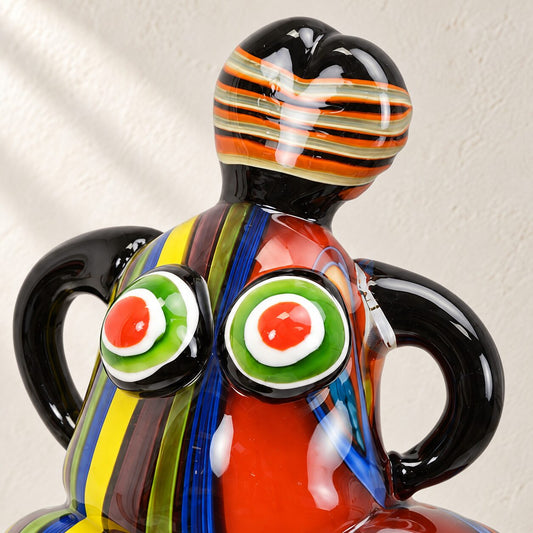 Sculpture femme en verre soufflé style Murano, détail visage yeux gros plan