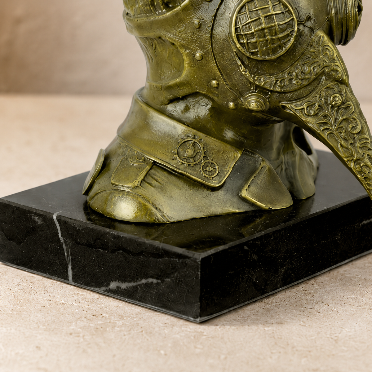 Buste Médecin de la Peste style steampunk en bronze patiné, vue 7