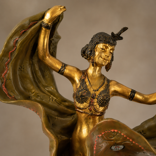 Danseuse orientale aux voiles, sculpture bronze polychrome, vue 2