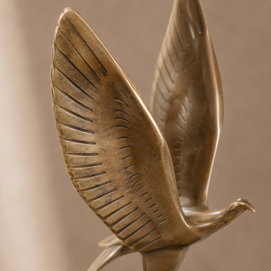 Mascotte automobile aigle aux ailes déployées en bronze, vue 2