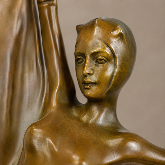 Sculpture bronze Art Déco danseuse aux ailes de chauve-souris, vue 2