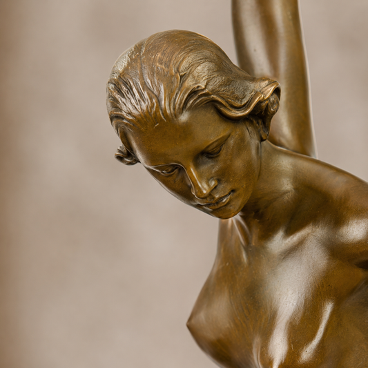 Sculpture bronze Art Déco danseuse nue aux trois anneaux, vue 2