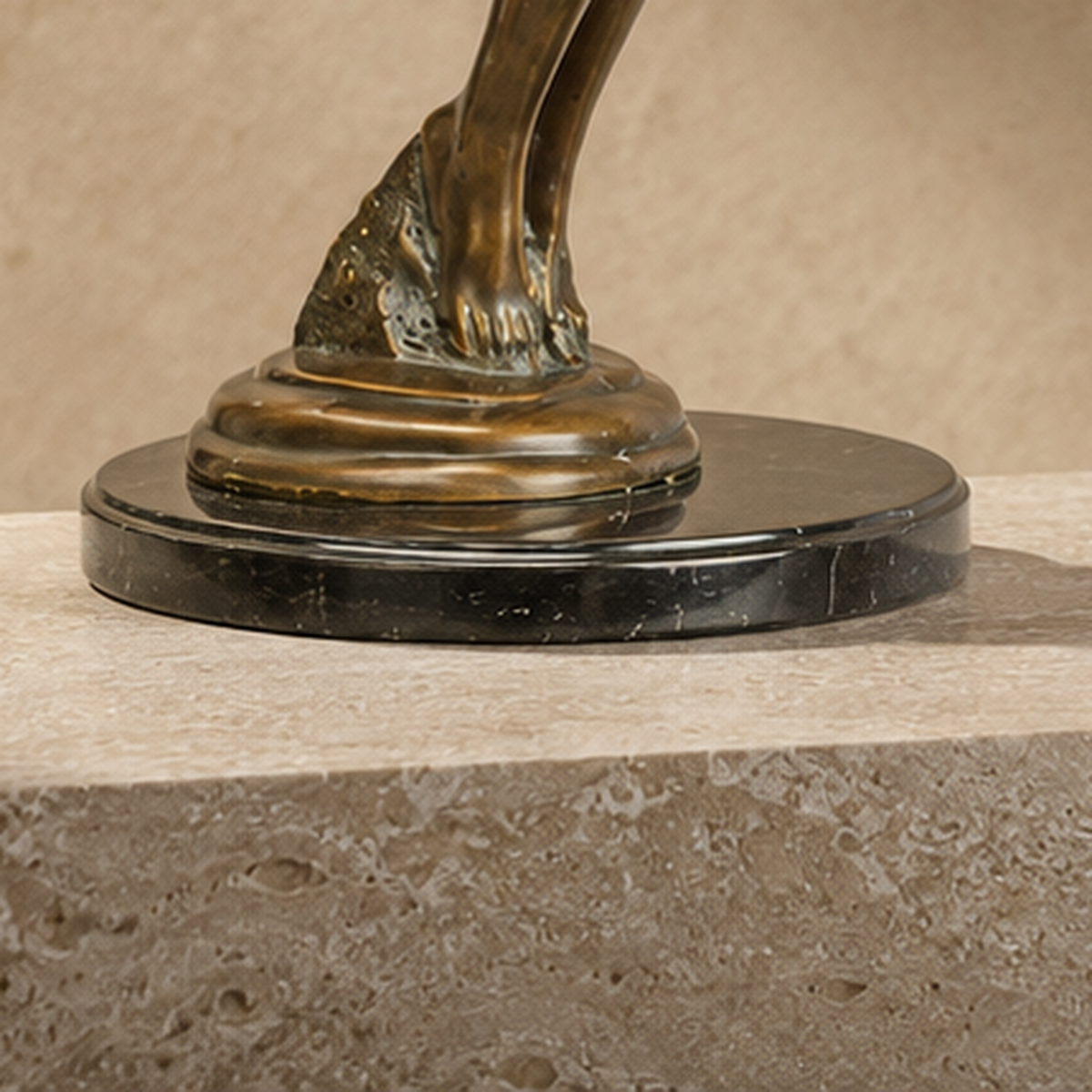Sculpture bronze Art Déco femme nue en mouvement, vue 7