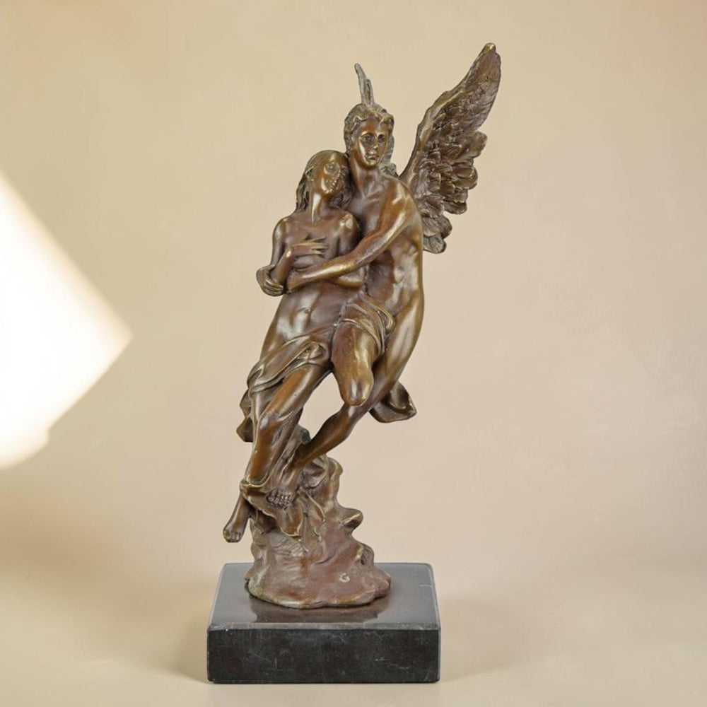 Sculpture en bronze Cupidon enlevant Psyché sur socle marbre, vue 4