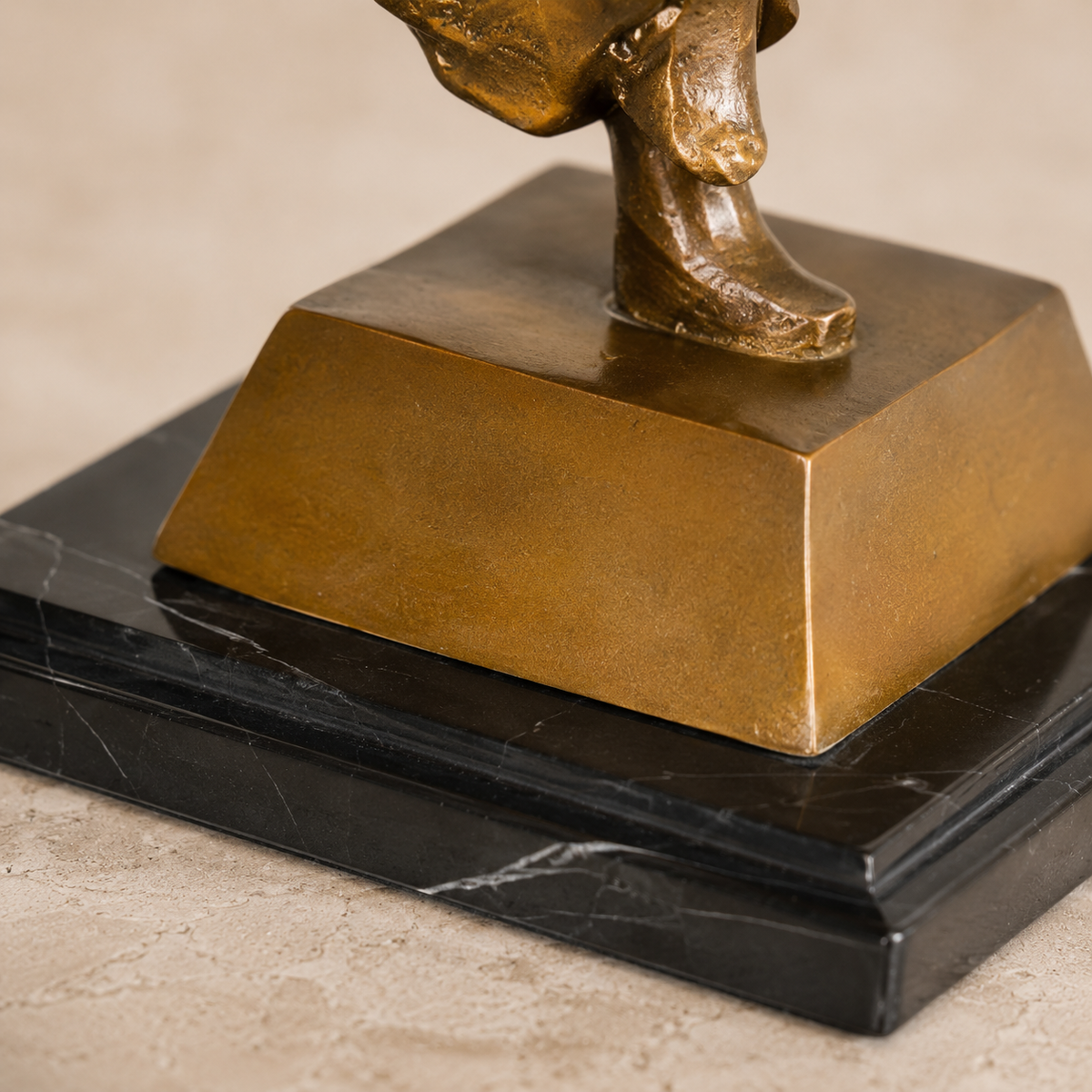 Sculpture bronze danseuse à la robe virevoltante, vue 6