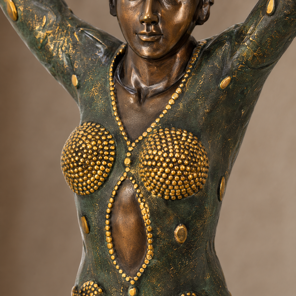 Sculpture bronze danseuse Art Déco aux bras levés, vue 7