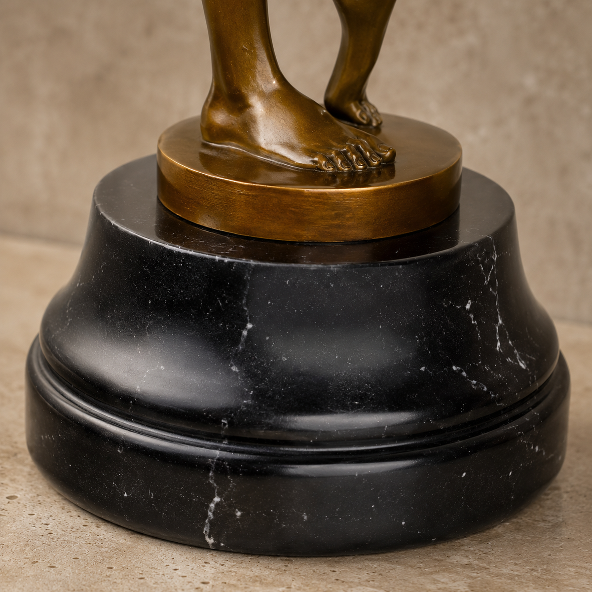 Sculpture bronze danseuse en étirement sur socle marbre, vue 6