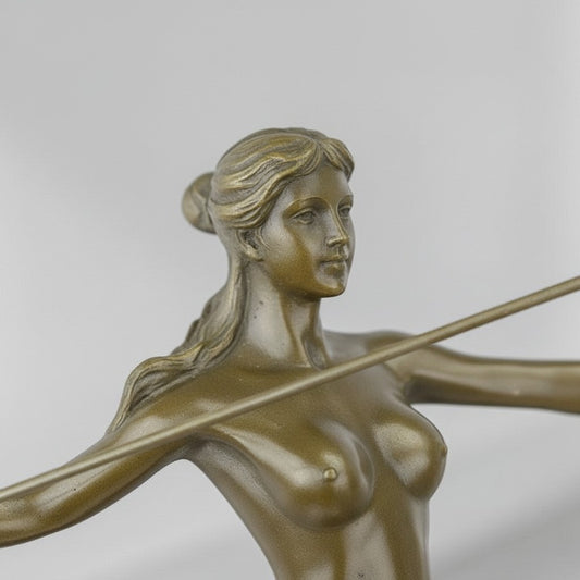 Sculpture bronze doré Diane chasseresse à la lance, vue 2