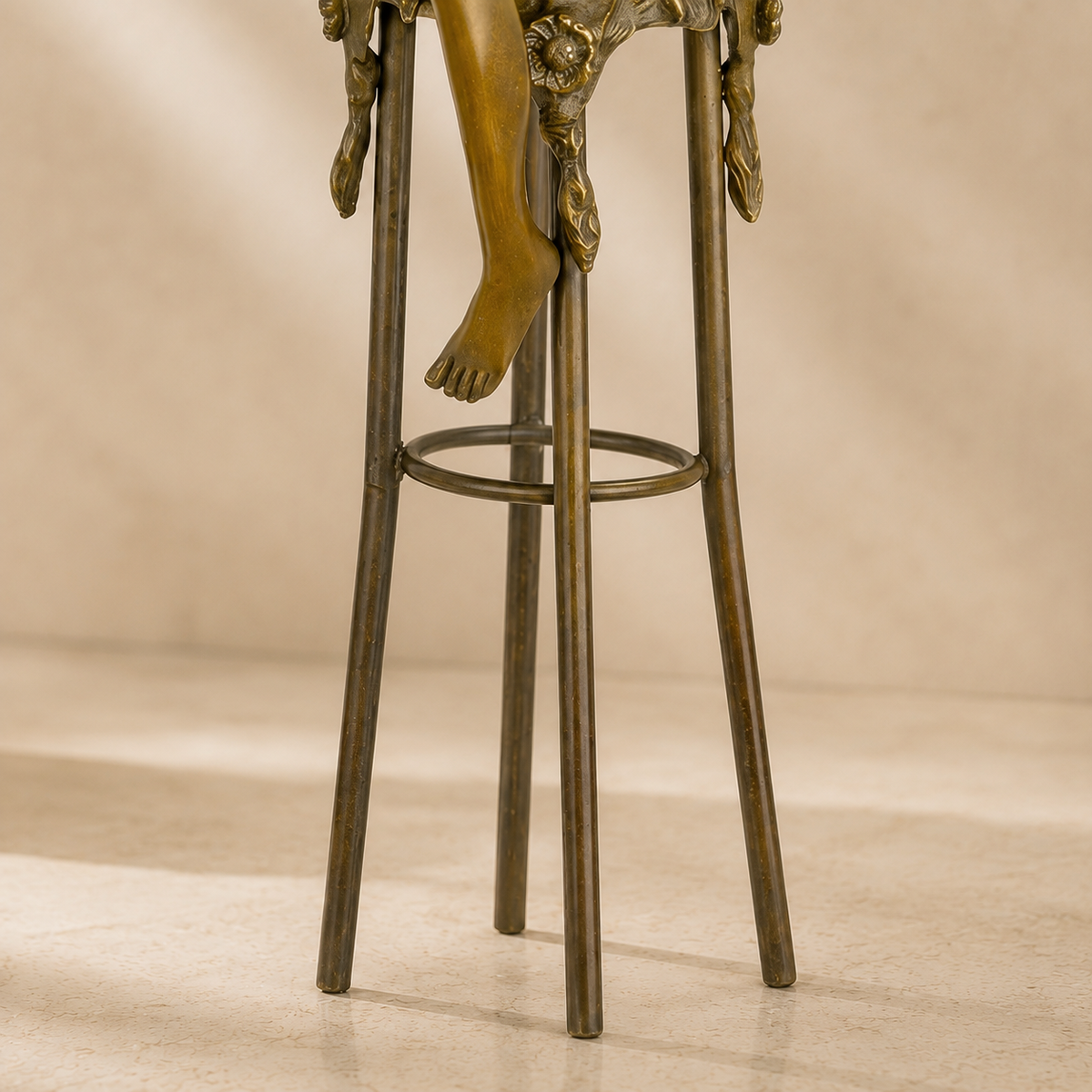 Sculpture bronze femme assise sur tabouret de bar Art Déco, vue 7