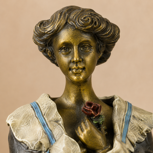 Sculpture bronze femme au manteau ouvrant, style Viennois, vue 2