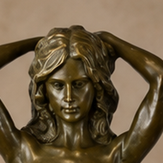 Sculpture bronze nu féminin debout sur socle marbre noir, vue 2