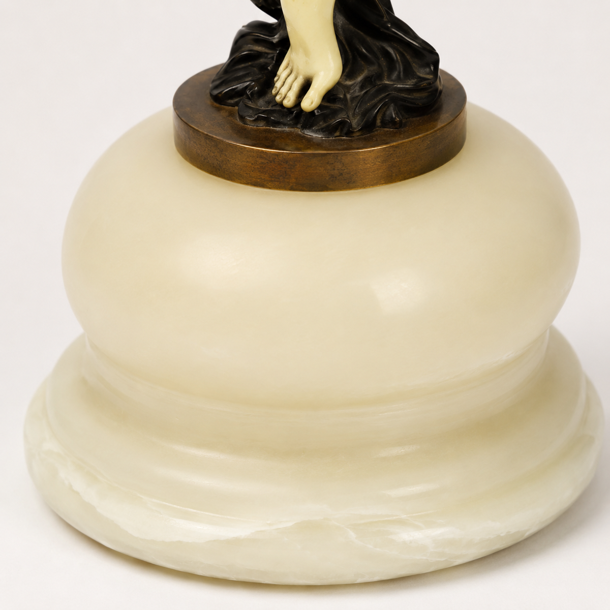 Sculpture chryséléphantine danseuse Art Déco socle onyx, vue 6
