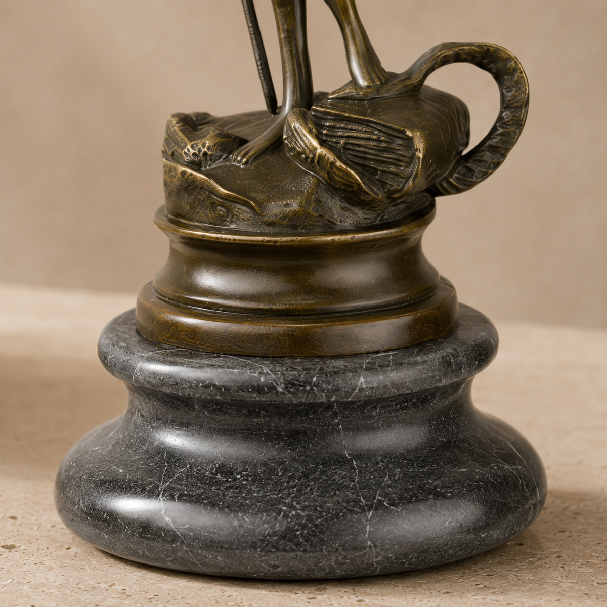 Sculpture en bronze Dame Justice avec balance et glaive, vue 7