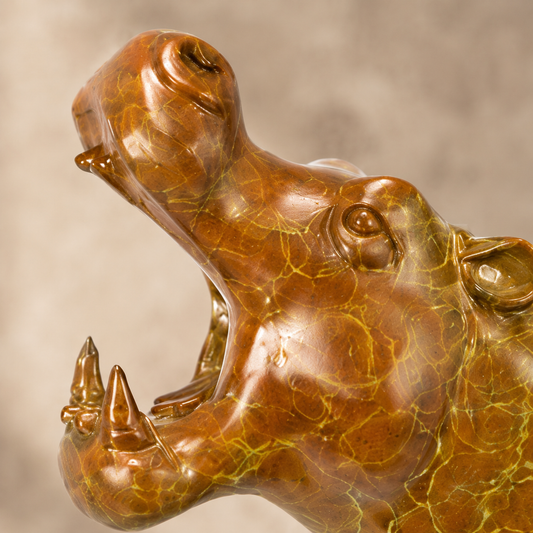 Sculpture en bronze patiné représentant un hippopotame, vue 2