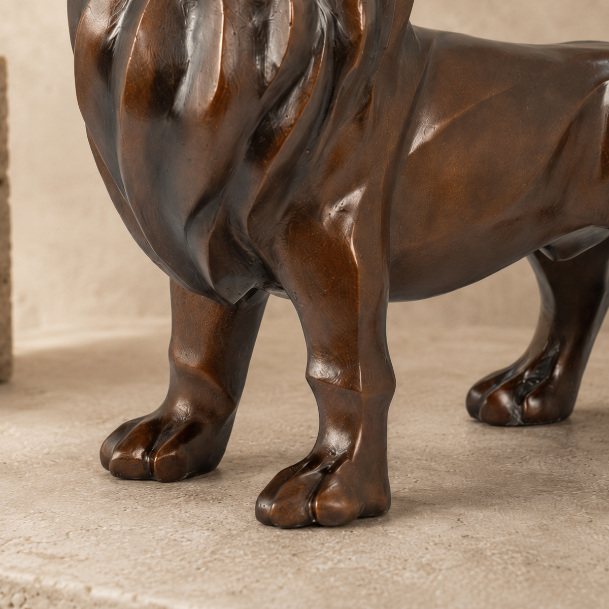 Sculpture lion debout en bronze patiné brun style Art Déco, vue 7