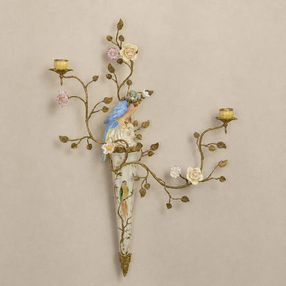 Applique murale en porcelaine et bronze au perroquet bleu, vue d'ensemble