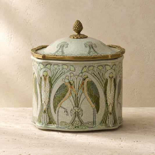 Boîte Art Nouveau en porcelaine craquelée à décor de hérons, vue d'ensemble