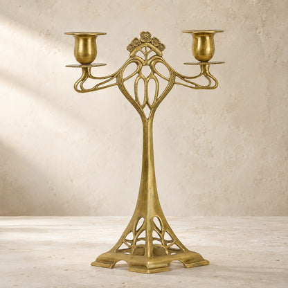 Candélabre Art Nouveau deux lumières en laiton doré mat, vue d'ensemble