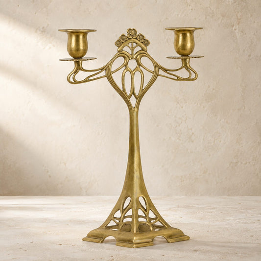 Candélabre Art Nouveau deux lumières en laiton doré mat, vue d'ensemble