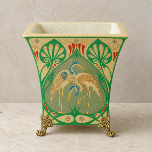 Jardinière en porcelaine craquelée aux hérons, monture bronze, vue d'ensemble