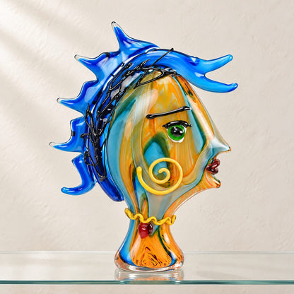 Visage féminin stylisé en verre soufflé bleu cobalt, vue d'ensemble de face