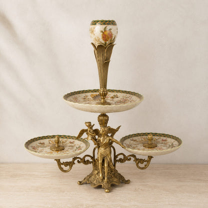 Surtout de table en bronze doré et porcelaine à décor floral, vue d'ensemble