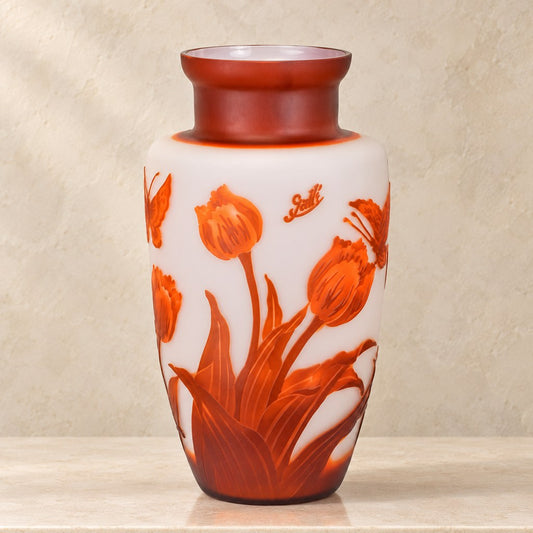 Vase camée en pâte de verre décor tulipes, style Gallé, vue d'ensemble