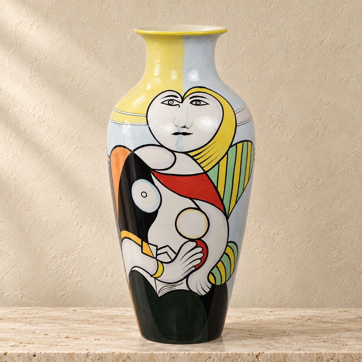 Vase en porcelaine peinte décor cubiste style Picasso, vue d'ensemble