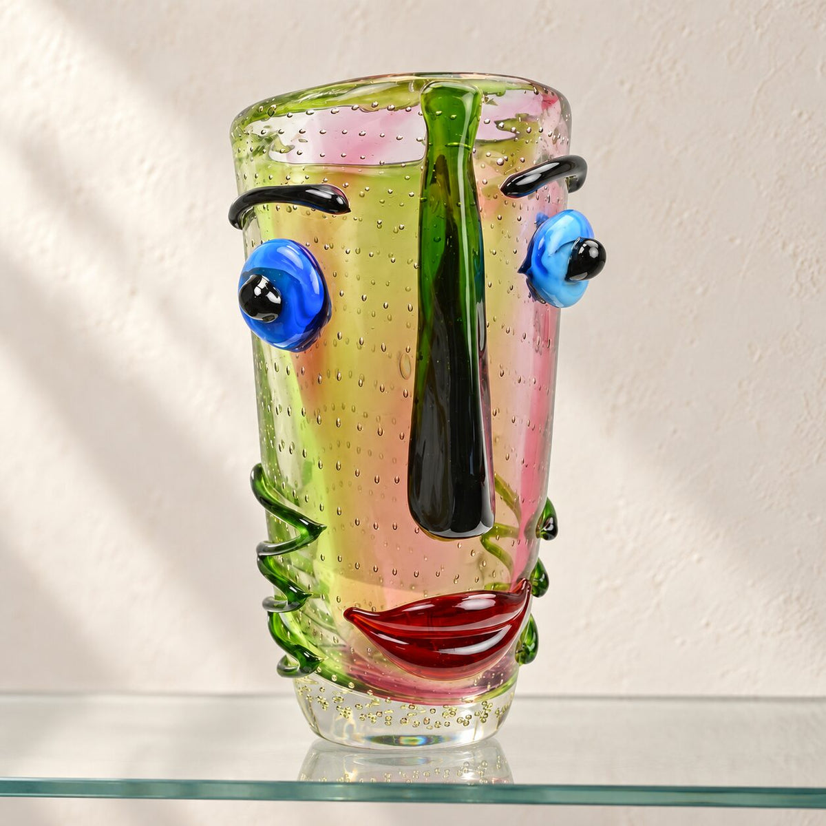 Vase visage abstrait en verre soufflé style Murano, vue d'ensemble