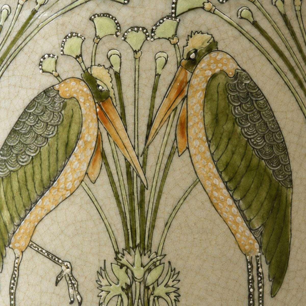 Boîte Art Nouveau en porcelaine craquelée à décor de hérons, détail têtes face