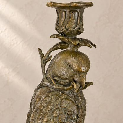 Bougeoir au perroquet en bronze patiné sur socle marbre, détail tête profil