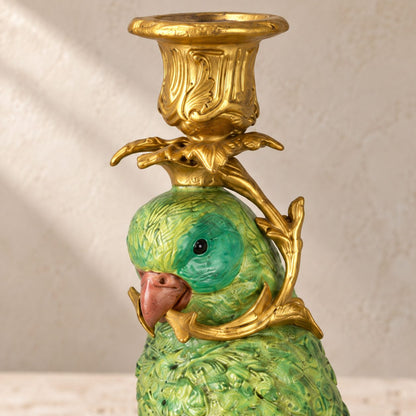 Bougeoir au perroquet vert en bronze polychrome sur socle, détail tête bec