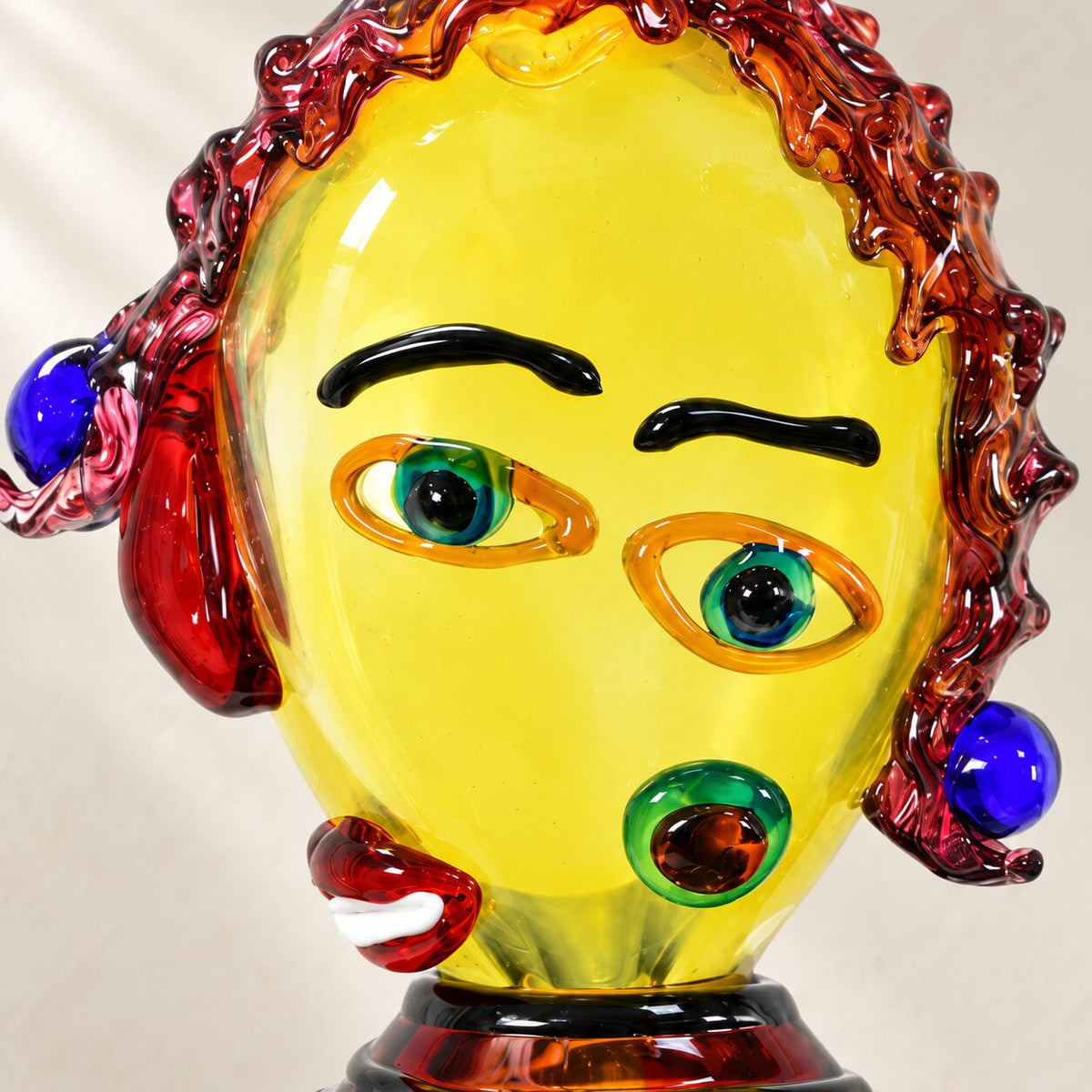 Buste de clown en verre soufflé polychrome, détail du visage et des yeux
