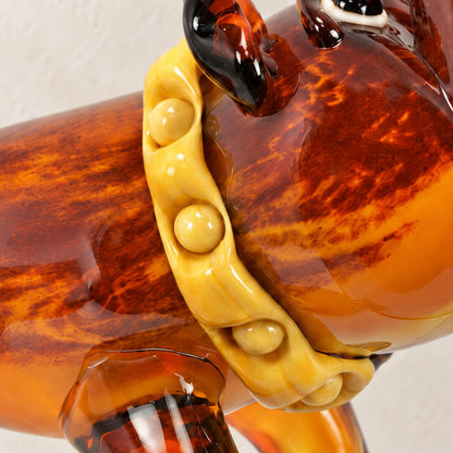 Bouledogue anglais en verre soufflé ambré, détail du collier