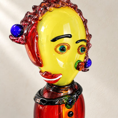 Buste de clown en verre soufflé polychrome, détail du visage et de l'oreille bleue