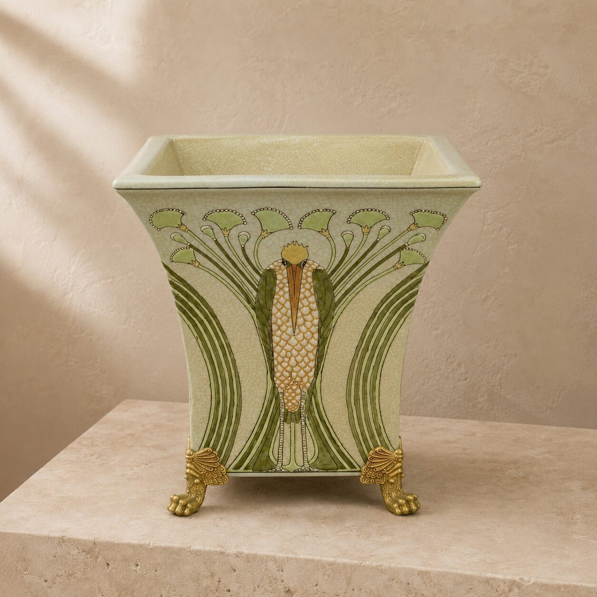Cache-pot Art Nouveau en porcelaine craquelée aux hérons, vue de face