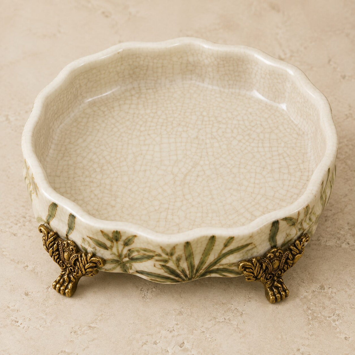 Coffret à bijoux en porcelaine craquelée, monture bronze doré, vue intérieur base