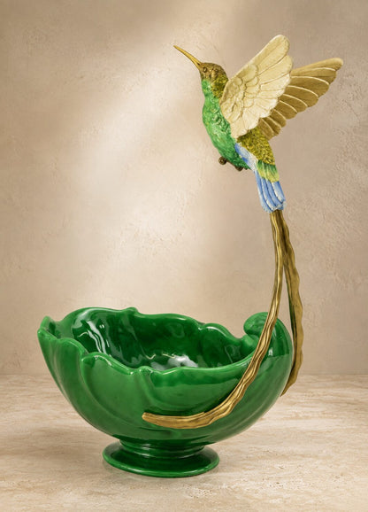 Coupe en porcelaine verte au colibri en bronze doré, vue d'ensemble angle