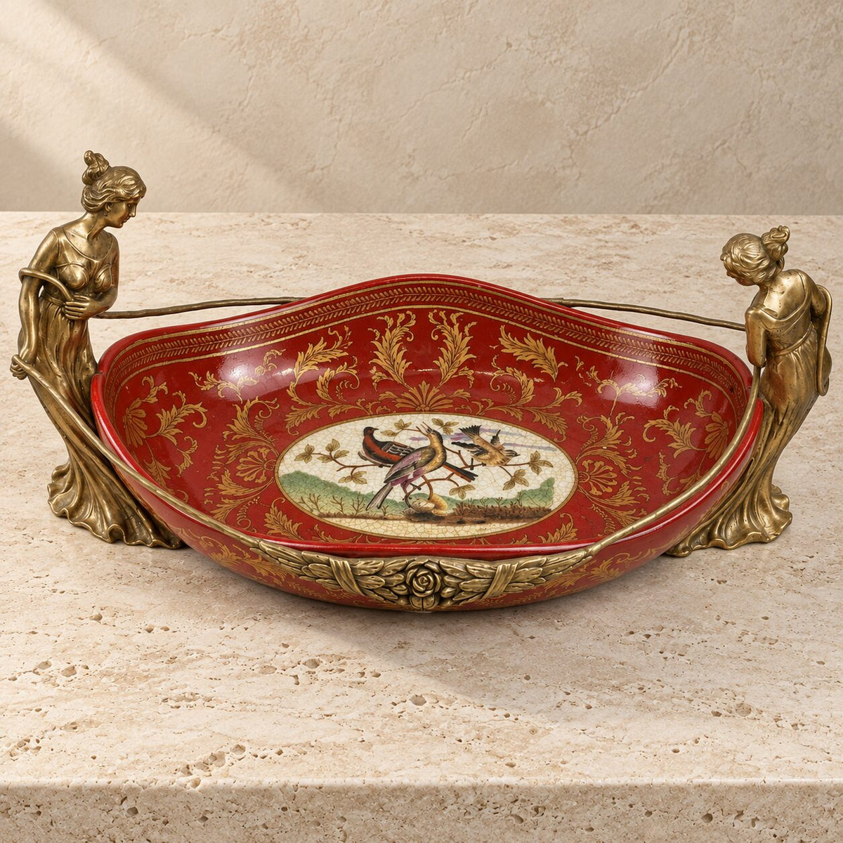 Jardinière en porcelaine rouge et bronze doré aux cariatides, vue de dessus intérieur médaillon oiseaux