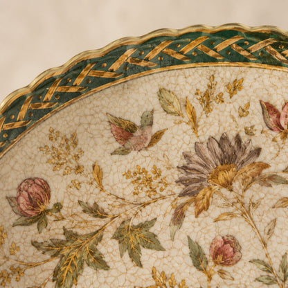 Surtout de table en bronze doré et porcelaine à décor floral, détail coupelle oiseau