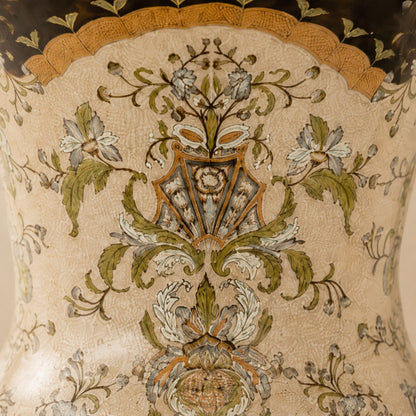 Vase Médicis en porcelaine craquelée à monture bronze doré, détail cartouche dos