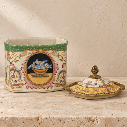 Boîte à thé en porcelaine craquelée à décor de colombes, vue ouverte