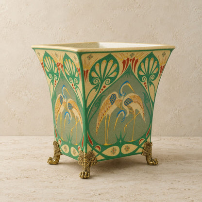 Jardinière en porcelaine craquelée aux hérons, monture bronze, vue trois quarts