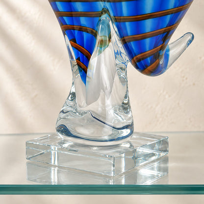 Sculpture danseuse en verre soufflé bleu style Murano, détail base pied gros plan