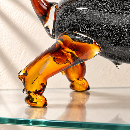 Taureau en verre style Murano gris argenté et ambre, détail pattes ambre gros plan