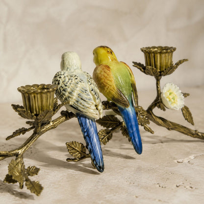 Bougeoir branche aux perruches en porcelaine et bronze doré, détail dos perruches