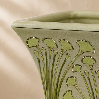 Cache-pot Art Nouveau en porcelaine craquelée aux hérons, détail bord fleurs
