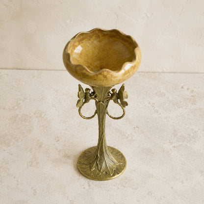 Coupe en porcelaine mouchetée sur pied bronze aux libellules, vue d'ensemble profil