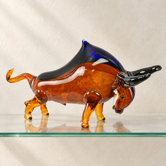 Taureau en verre soufflé style Murano ambre et noir, vue de profil