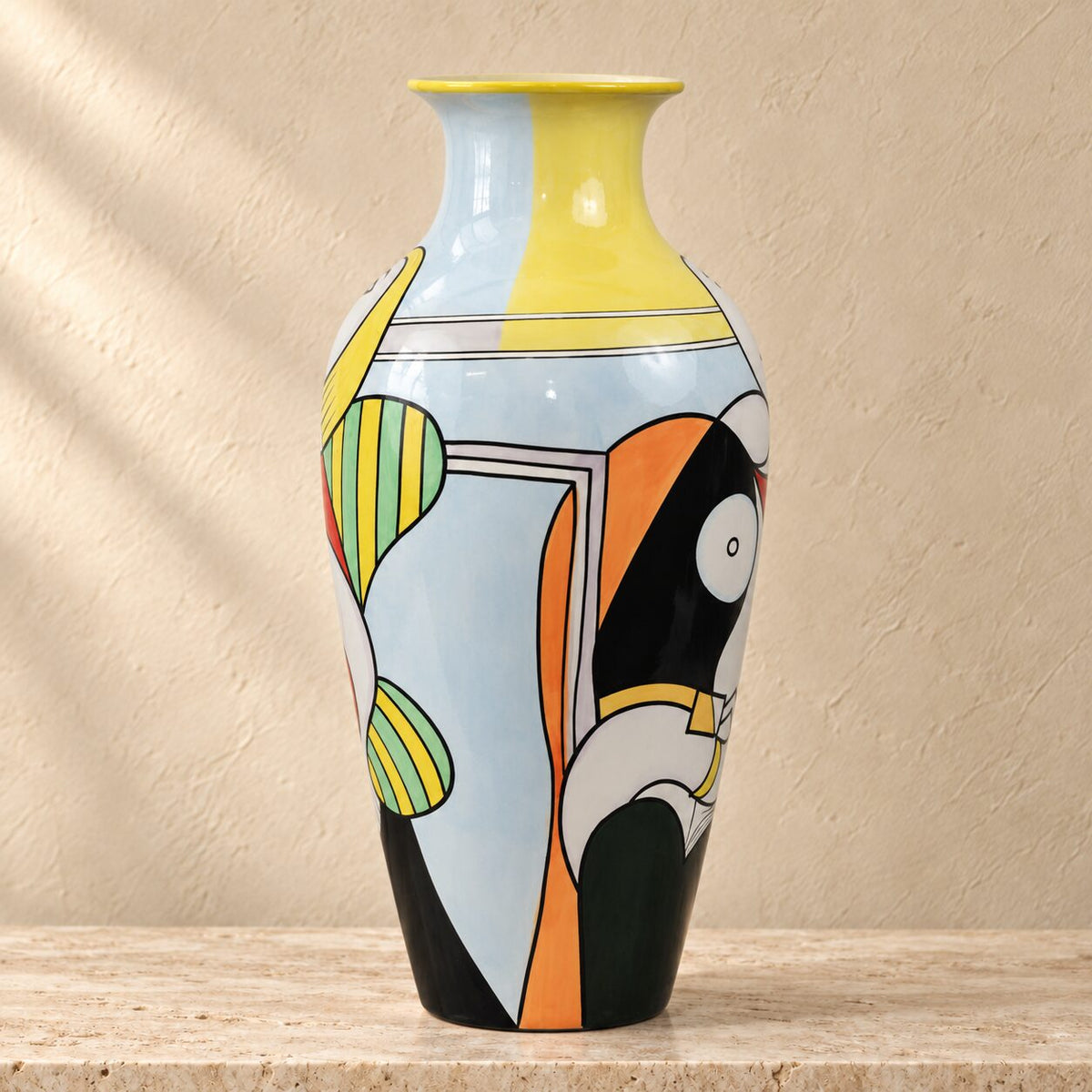Vase en porcelaine peinte décor cubiste style Picasso, vue d'ensemble dos